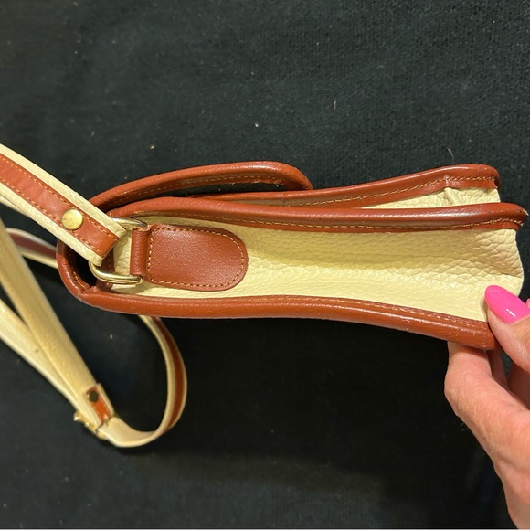 Elegant Cream and Brown Leather Crossbody Bag - Picture 16 of 16